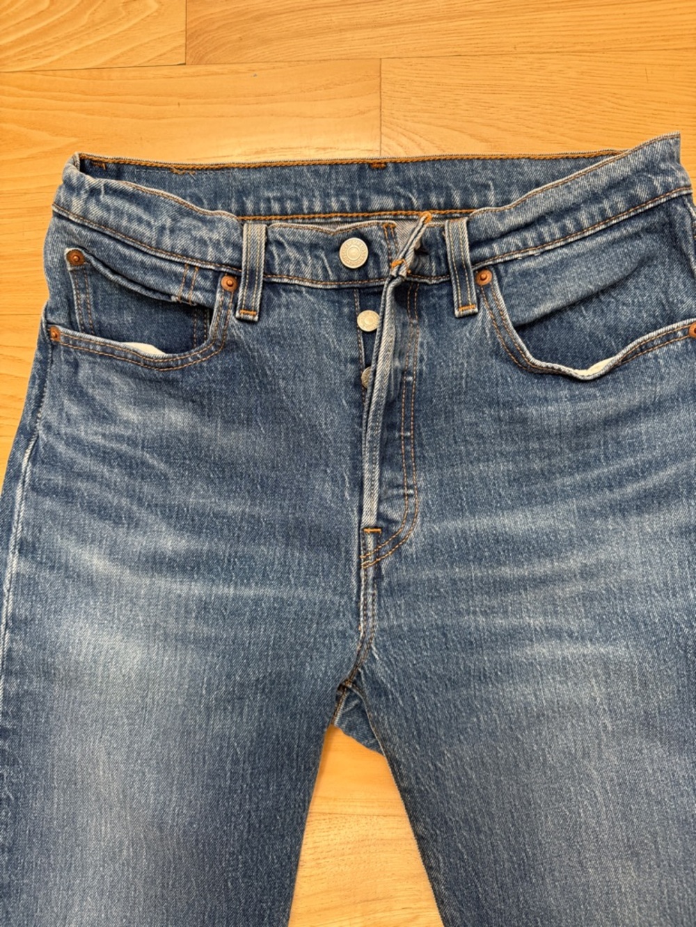 Levi's 501 button fly women’s 27” waist 32” inseam like new